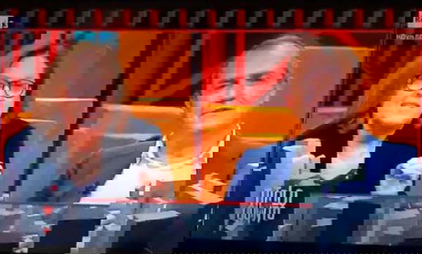 Covid, scontri a Napoli contro lockdown ma De Magistris è in Tv: “Cosa ci fai qui?” – VIDEO article-post