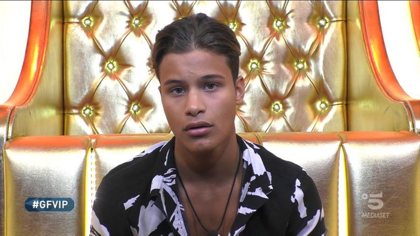 Denis Dosio ufficialmente squalificato dal Grande Fratello Vip: tutta la Casa in lacrime preview