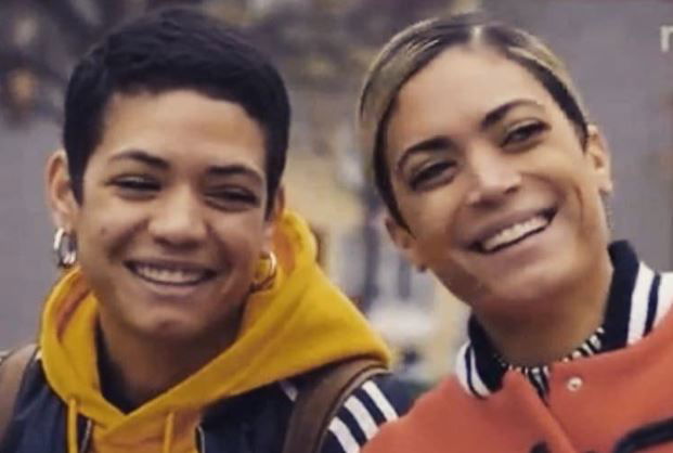 Elodie parla dell’omosessualità di sua sorella e il passato con la droga: “A 12 anni mi facevo le canne tutto il giorno” preview