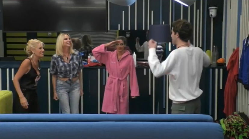 Grande Fratello Vip, pronto il messaggio aereo per la stanza blu: ecco cosa vogliono scrivere i fan preview