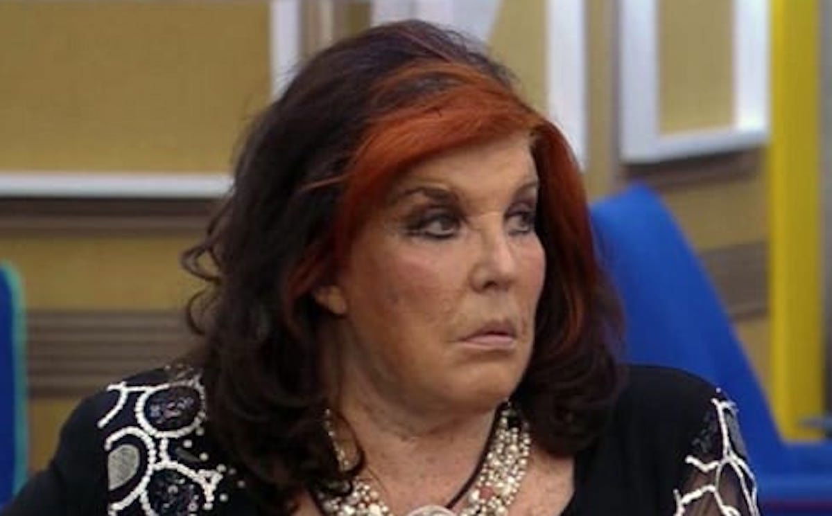 GF Vip, Patrizia De Blanck fa infuriare il web tra orologi e bottiglie: ecco cosa è successo (VIDEO) article-post