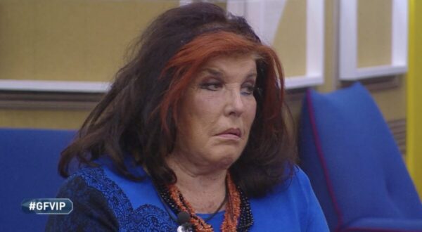 “Ci sono gay e froc*…”, Patrizia De Blanck cerca di “correggere” lo scivolone, ma non ci riesce – VIDEO preview