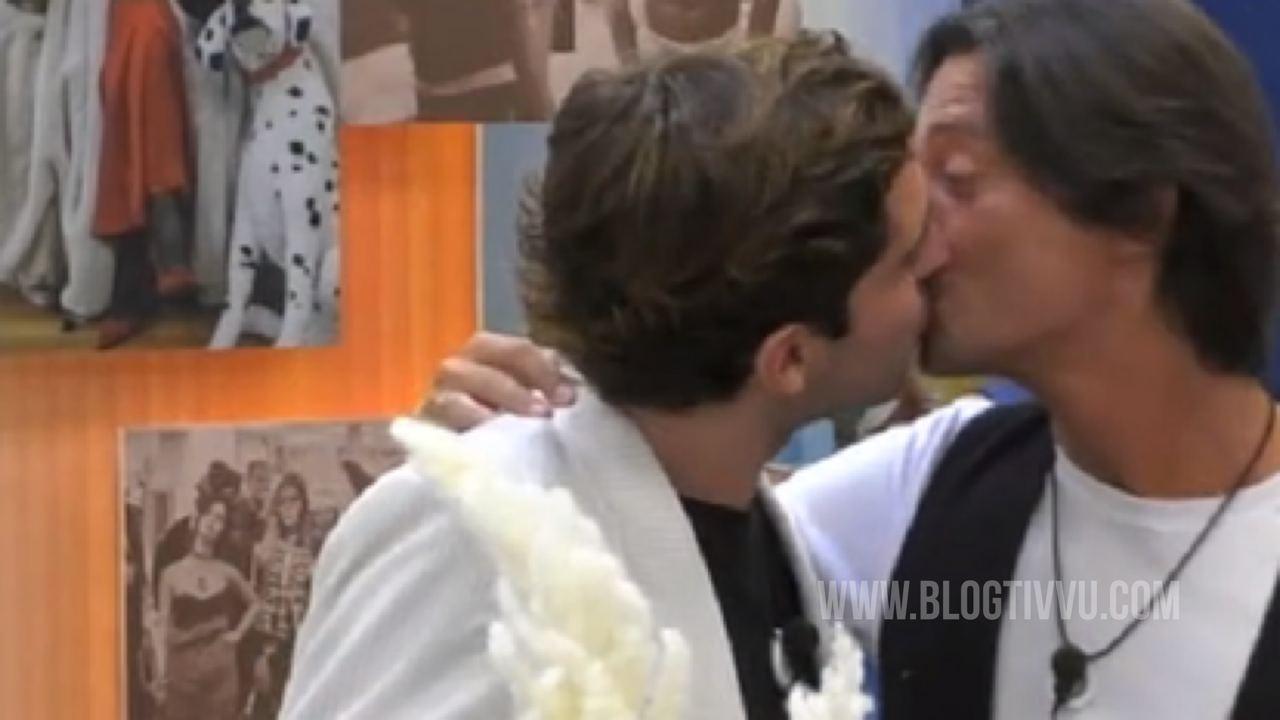 Bacio tra Oppini e Tommaso Zorzi