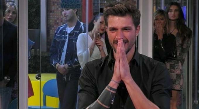 Andrea Zelletta, ex corteggiatrice choc: “Avrebbe tradito Natalia Paragoni con me, altro che comodino!” preview