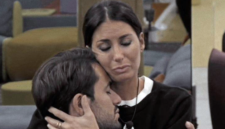 Elisabetta Gregoraci lascia il GF Vip e invoglia Pierpaolo: “Ti spiego perché devi rimanere!” (VIDEO) article-post