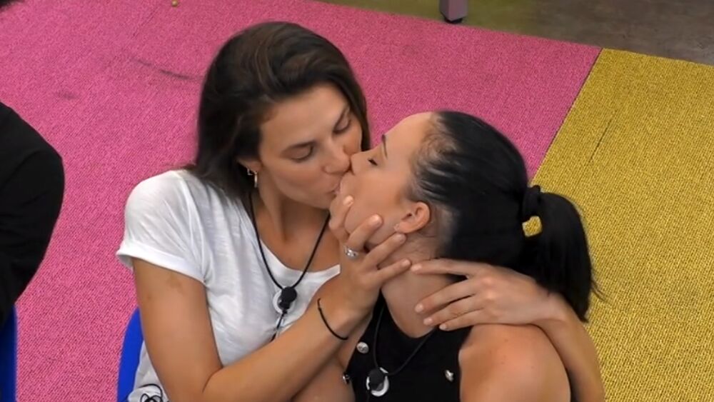 GF Vip, fidanzato di Rosalinda parla dei baci con Dayane