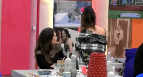 GF Vip, Dayane Mello parla di Carlo Beretta con la foto di Giulia De Lellis alle sue spalle (VIDEO) preview