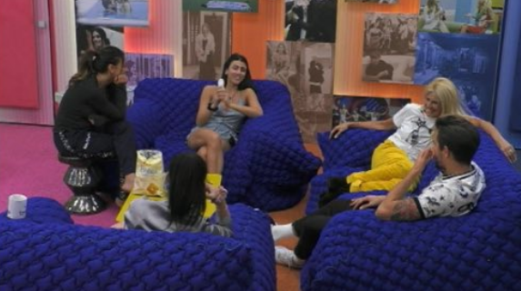 GF Vip, Maria Teresa Ruta svela un retroscena su Caduta Libera: “Cosa c’è sotto la botola?” preview