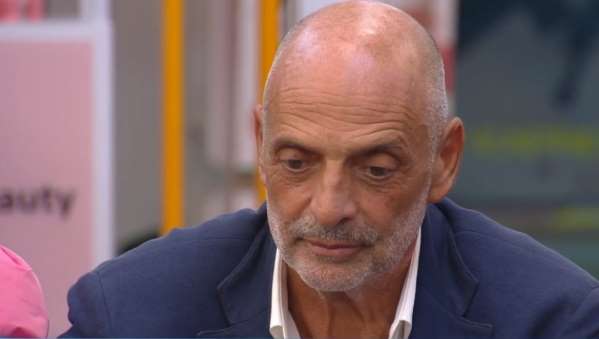 Paolo Brosio, preghiera al GF Vip: Signorini “La predica solo in Chiesa, non gli piace? Libero di andarsene” preview