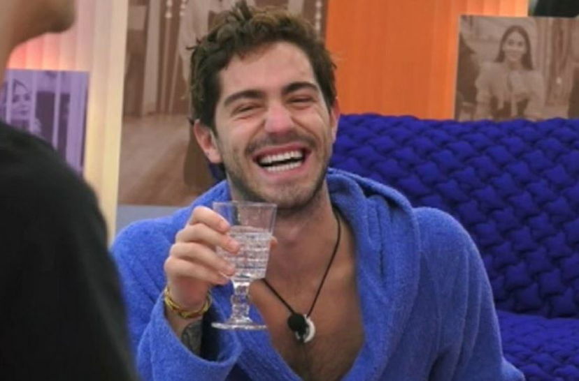 GF Vip, nuovo concorrente gay per Zorzi: “Tommy lo riempie di like, sarà felicissimo di vederlo!” preview