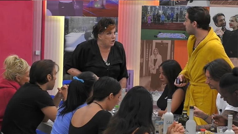 GF Vip, De Blanck sbotta contro Zorzi: “Non accetto lezioni di bon ton da te!” (VIDEO) preview