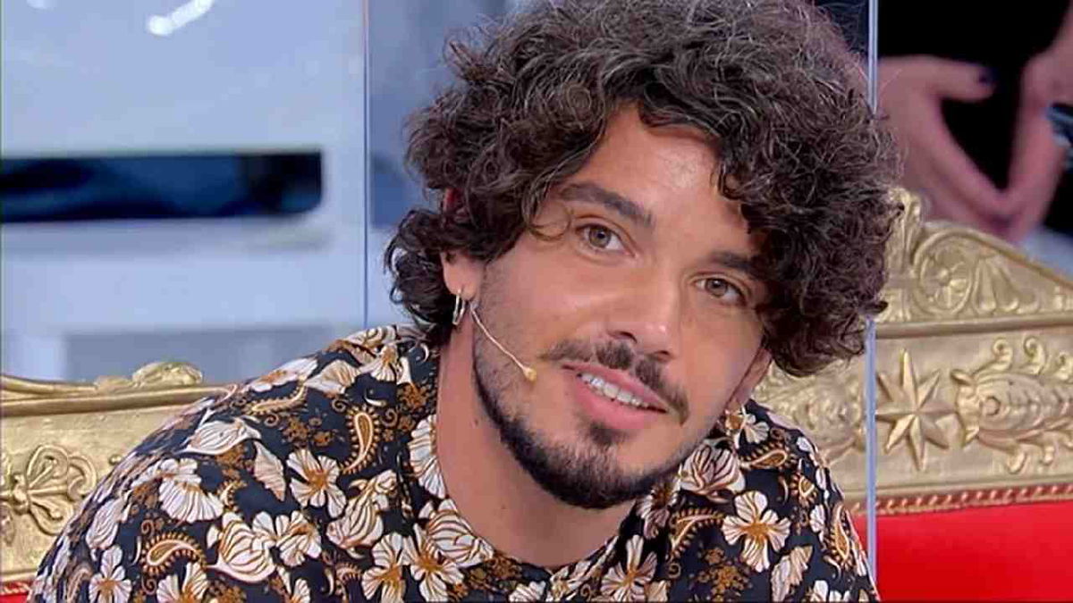 Uomini e Donne, Gianluca De Matteis piange e lascia il trono: ecco per quale motivo article-post