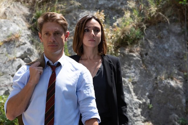 Ambra Angiolini si “arrabbia” con Mediaset: Il Silenzio dell’Acqua in onda troppo tardi preview