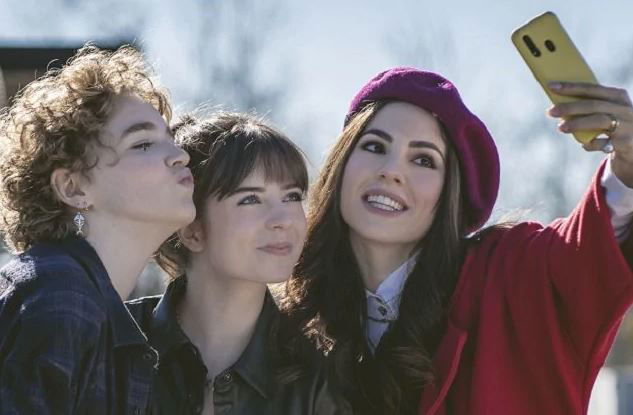 Giulia De Lellis, ruolo e trama del suo primo film: tutto il cast di Genitori VS Influencer preview