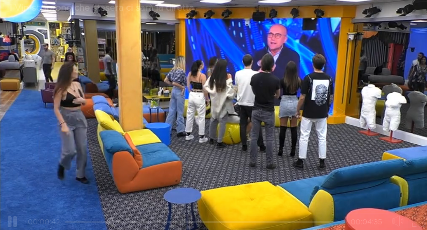 GF Vip, Signorini annuncia la puntata di stasera