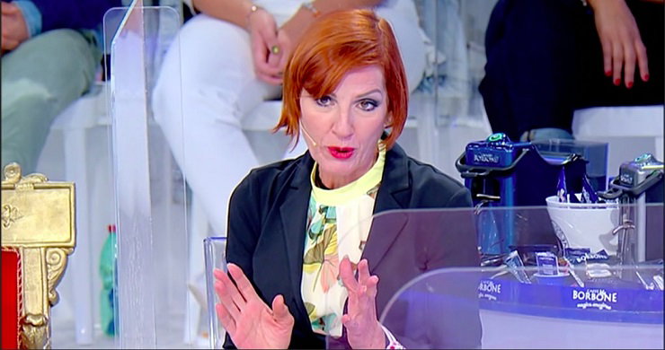 Perché Tinì Cansino non parla mai (o quasi) a Uomini e Donne? Svelato il “mistero” preview