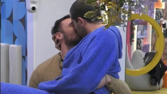 Bacio tra Tommaso Zorzi e Andrea Zenga, Alessia Marcuzzi commenta: “Mi è partita la ship!” preview