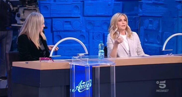 Amici 20, ex allievo difende Elena D’Amario dopo la lite con Alessandra Celentano: “Ma chi si crede di essere!” article-post