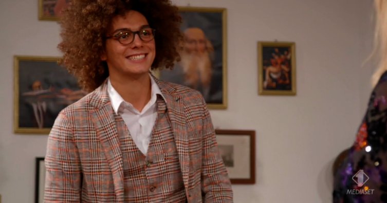 Alessio Guidi, La Pupa e il Secchione: chi è il ricciolo nerd conteso da Miryea e Stephanie – FOTO article-post