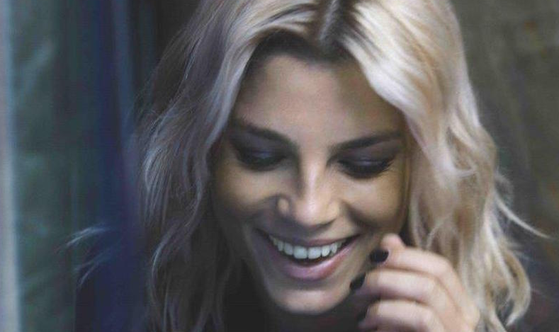 Dedica “Amami” al fidanzato e lui la lascia in diretta: la reazione di Emma Marrone – VIDEO preview