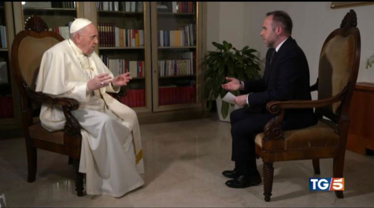 Papa Francesco, intervista esclusiva: vaccino Covid, aborto, politica e la violenza negli Stati Uniti article-post