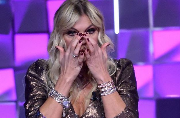 Matilde Brandi dopo il GF Vip è stata lasciata dal marito con un messaggio: “E’ sparito” preview