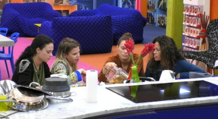 Samantha e Carlotta lanciano l’appello al Brasile: Twitter svela la loro strategia – VIDEO preview