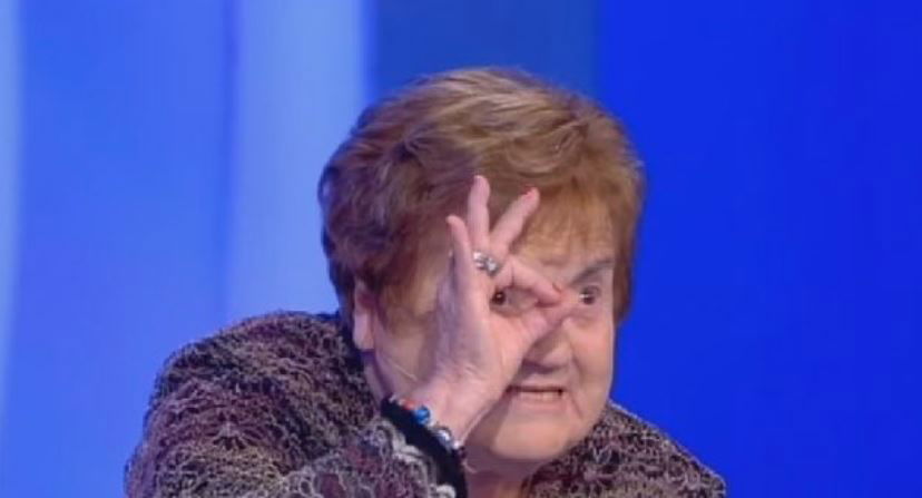 C’è posta per te, Sarina di Francavilla perde la dentiera ma il video viene censurato (in Tv) preview