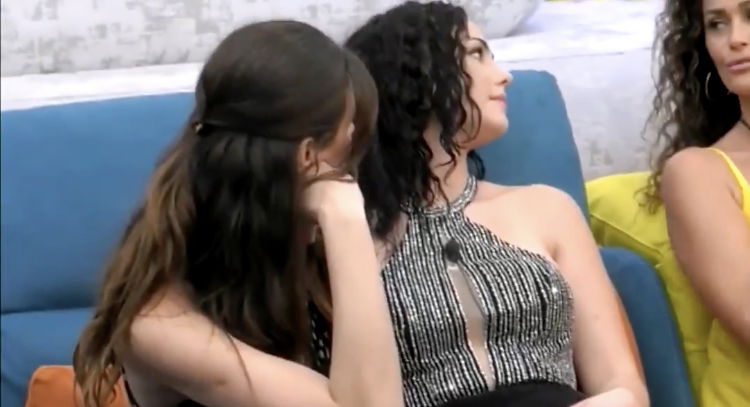Samantha De Grenet commenta i baci tra Dayane Mello e Rosalinda Cannavò