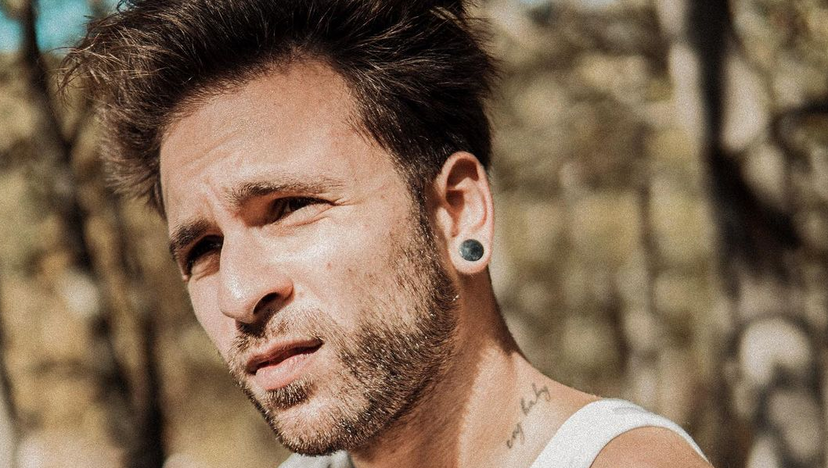 Alessio Bernabei: “Odiavo i Dear Jack, mi stavano sul cazz*!”, il gesto di Maria De Filippi preview