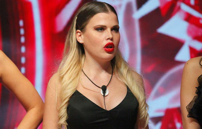 Carlotta Dell’Isola raccomandata? Verità dell’ex GF Vip e la presunta bestemmia di Nello preview