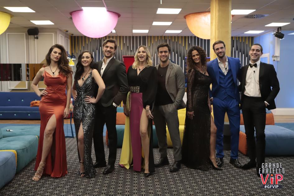 GF Vip, diretta streaming in differita e blocco del live: ecco quando e per quale motivo, furia web article-post