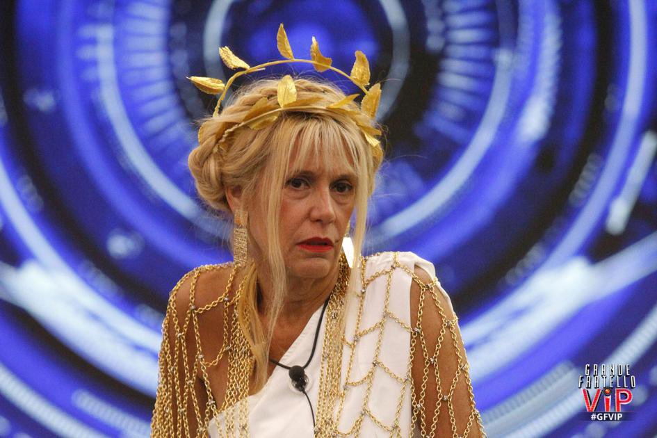 Maria Teresa Ruta vuole fare un falò in giardino: gli autori del GF Vip la richiamano – VIDEO article-post