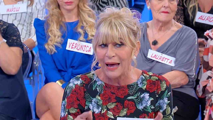 Gemma Galgani cade dalle scale e si fa male, intervento del medico: anticipazioni Uomini e Donne preview