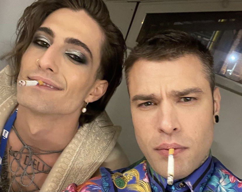 Fedez e Damiano dei Maneskin, “bacio in bocca” mancato: la scommessa nel backstage di Sanremo – VIDEO preview