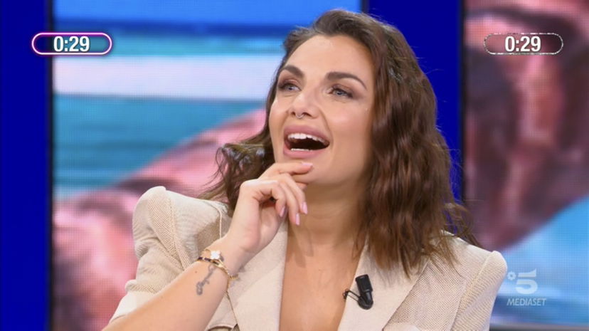 Elettra Lamborghini, primo outfit all’Isola 2021: tutto sul vestito dell’esordio, prezzo e brand preview
