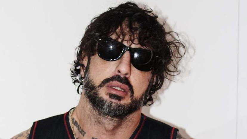 Fabrizio Corona esce dall’ospedale e torna in carcere: “Sta molto male”, parla l’avvocato preview