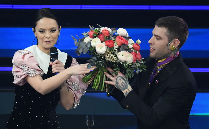 Fiori Sanremo 2021, bouquet anche per gli uomini: interviene Amadeus, la decisione preview