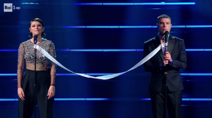 Nastro di raso per Fedez e Francesca Michielin a Sanremo 2021: ecco che significa preview