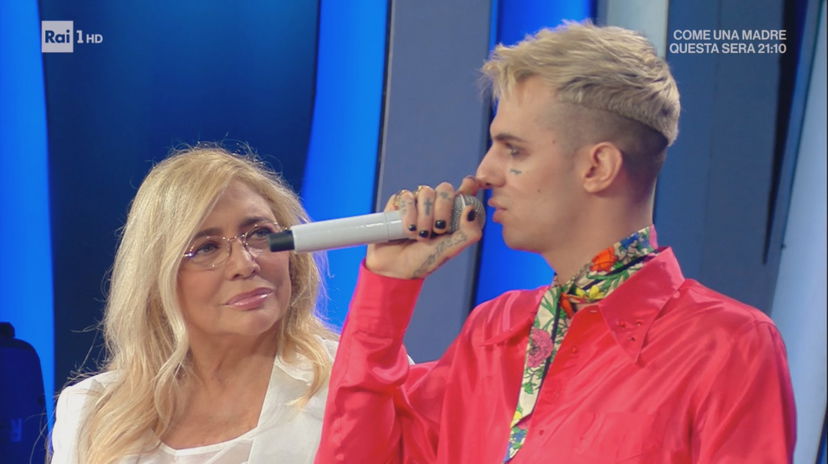 Mara Venier difende Achille Lauro dalle critiche dopo Sanremo 2021 e asfalta l’hater preview