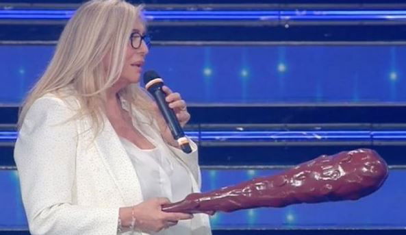 Domenica In, Mara Venier furiosa replica alla manager degli Extraliscio: ecco cosa è successo – VIDEO preview