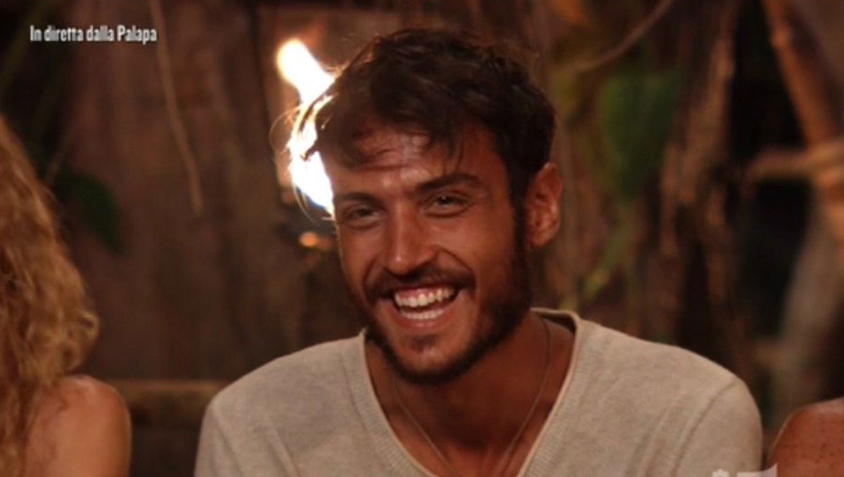 Isola dei Famosi, Awed confessa di aver chattato con una nuova naufraga: “Ho una bella considerazione di lei…” article-post