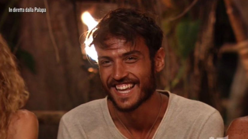 Isola dei Famosi, Awed confessa di aver chattato con una nuova naufraga: “Ho una bella considerazione di lei…” preview