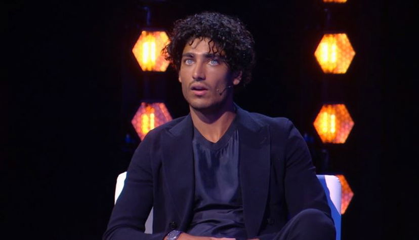 “Asfaltati”, Akash Kumar dopo l’intervento all’Isola: l’account del GF Vip replica – VIDEO preview