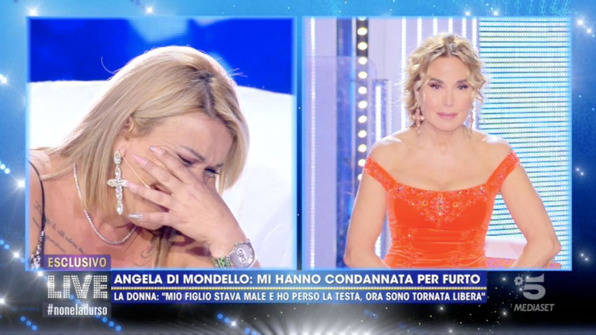 “Mi hai rovinato la vita!”, Barbara d’Urso sotto accusa: Angela da Mondello vuota il (suo) sacco – VIDEO article-post