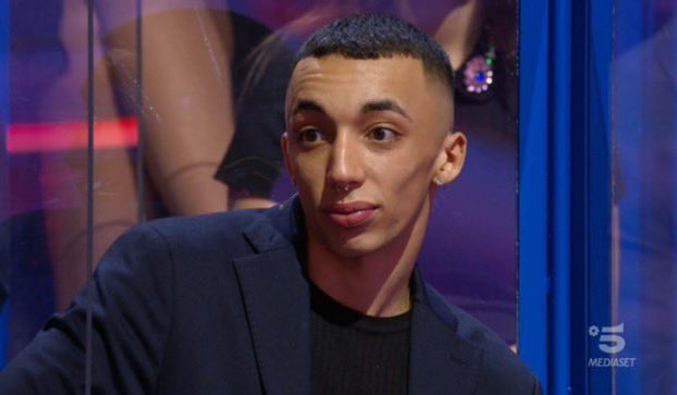 Jeda provoca Akash Kumar sul colore degli occhi (ma poi cancella tutto): la frecciatina social preview