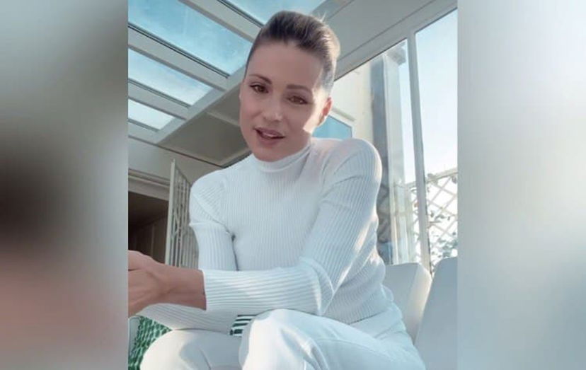 Michelle Hunziker si scusa dopo la gag sui cinesi a Striscia la Notizia: “Contro il razzismo” preview