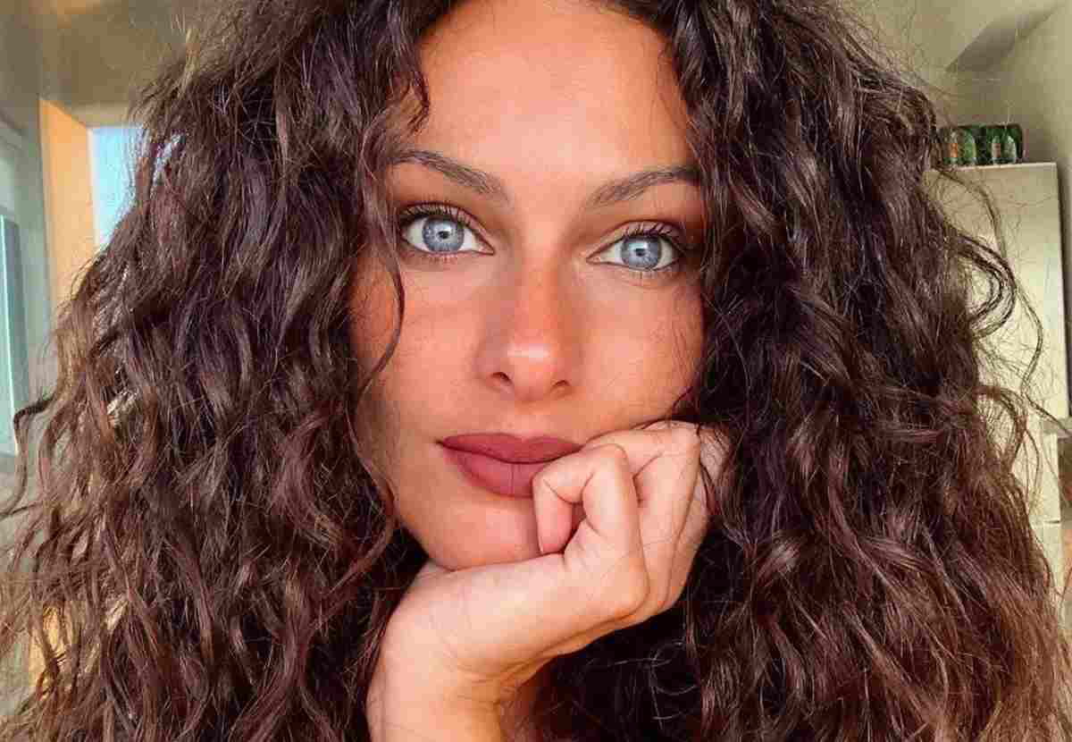 Paola Turani scomparsa da Instagram: cosa succede? Dopo il marito interviene la modella article-post