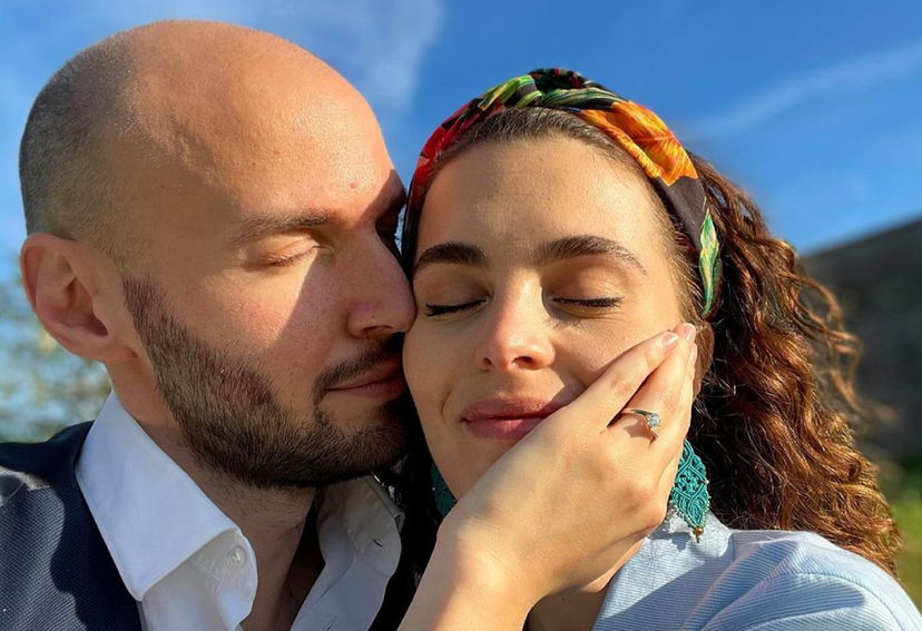 Nicolò Zenga e Marina Crialesi si sposano: l’attrice di Un posto al sole ha detto sì preview