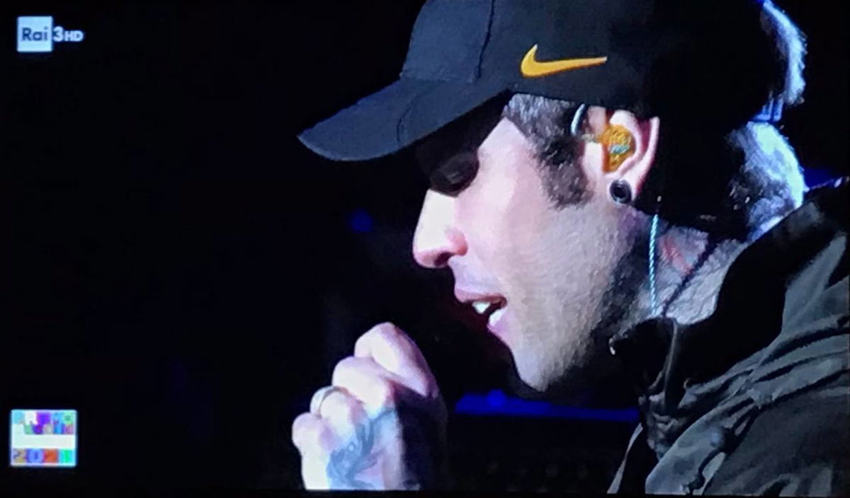 Fedez pubblica la telefonata che conferma la censura dei vertici Rai sulla Lega omofoba: ecco il video article-post